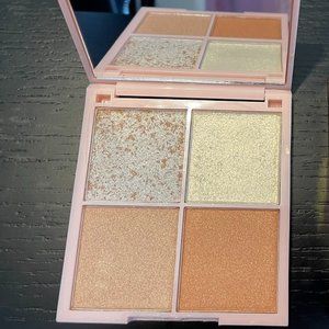 ✨CLOSET CLEAR OUT ITEM✨ KNDR BEAUTY - Kinder Glow Highlight Palette